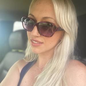 Meet your Posher, Whitney